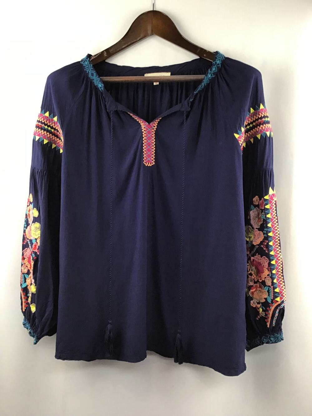 Women’s Solitaire Navy Long Sleeve Floral Embroidered Tunic Top Size Medium